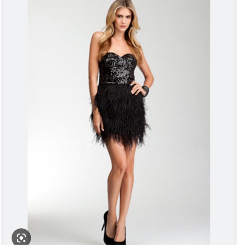 ❤️❤️Xeniya strapless lace and feather prom dress❤️❤️size 2